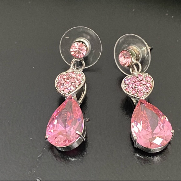 Unsigned Silver-tone Pink Crystal Glass Teardrop 8mm Dangling Drop Earrings 8g. - Picture 7 of 15